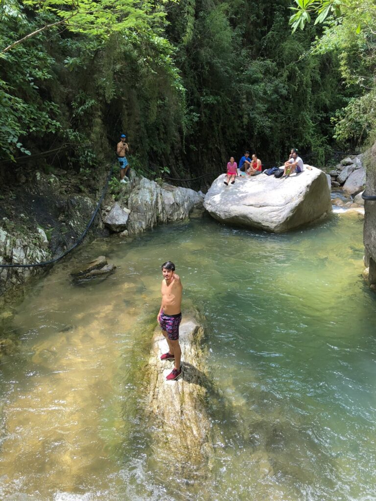 Gallery of Exploración de Cascadas en la  Jungla