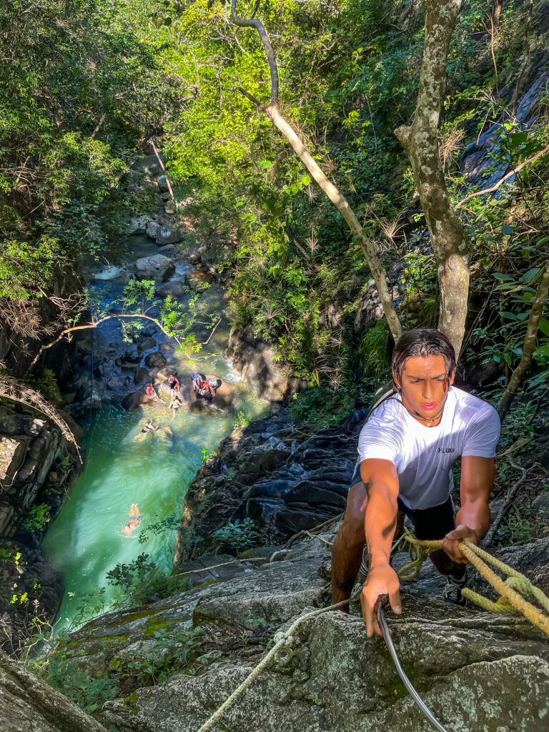 Gallery of Exploración de Cascadas en la  Jungla